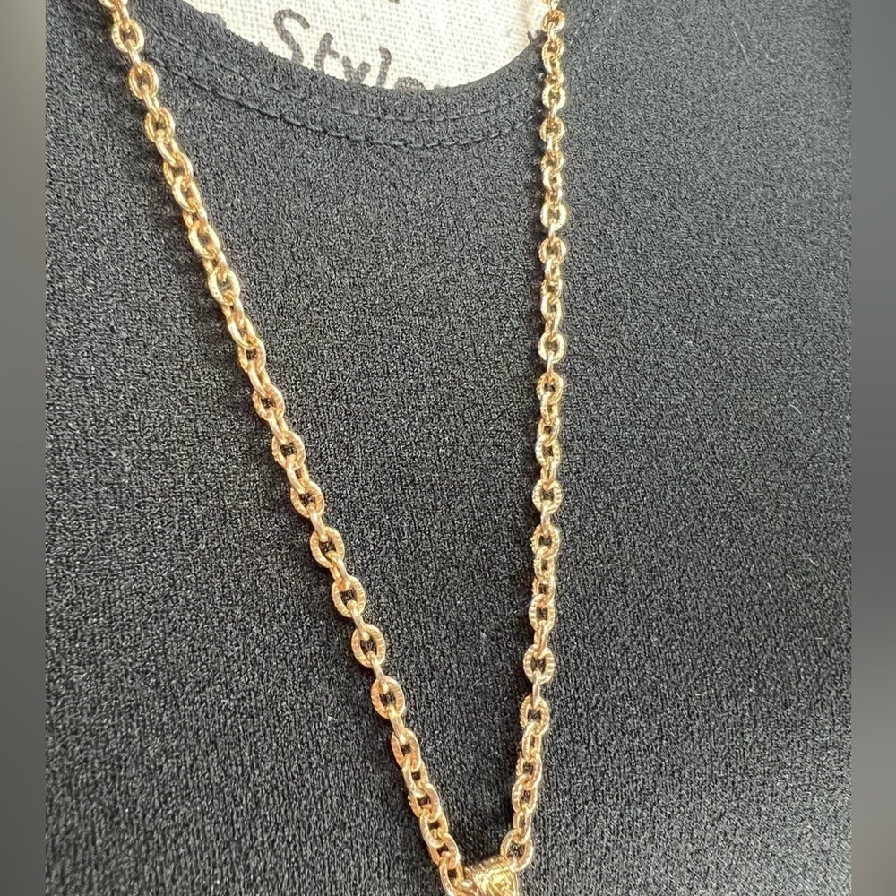 J003. Avon Vintage Heart Locket-Shaped Pendant 26ā length - Picture 2 of 4